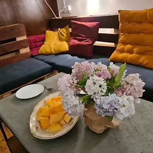 https://brobro-hostel.alltbilisihotels.com